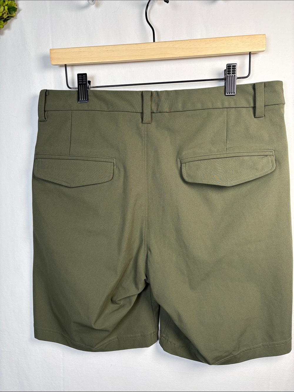 LULULEMON Men's Dark Green Stretch Flat Front Shorts size 34 - Picture 2 of 4